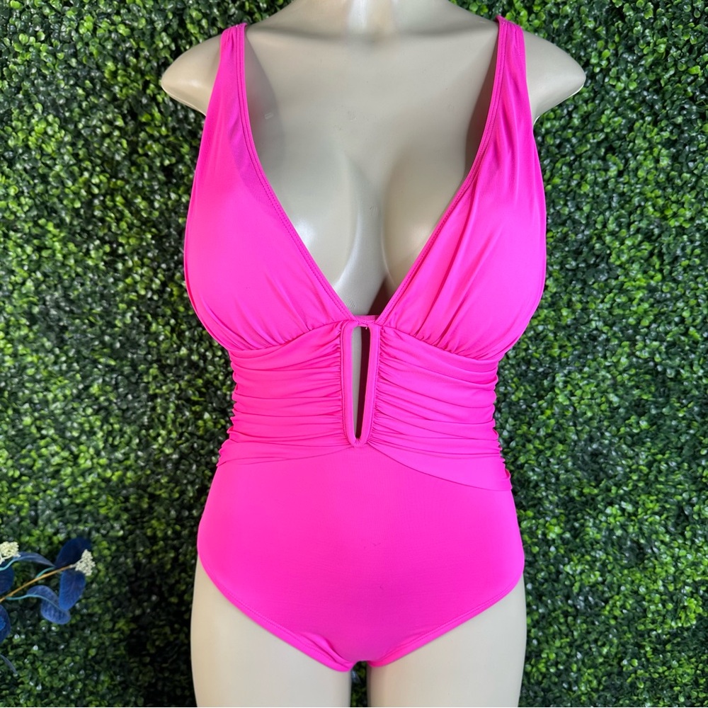 Nwt Hot Pink‎  One Piece swim full coverage bottom